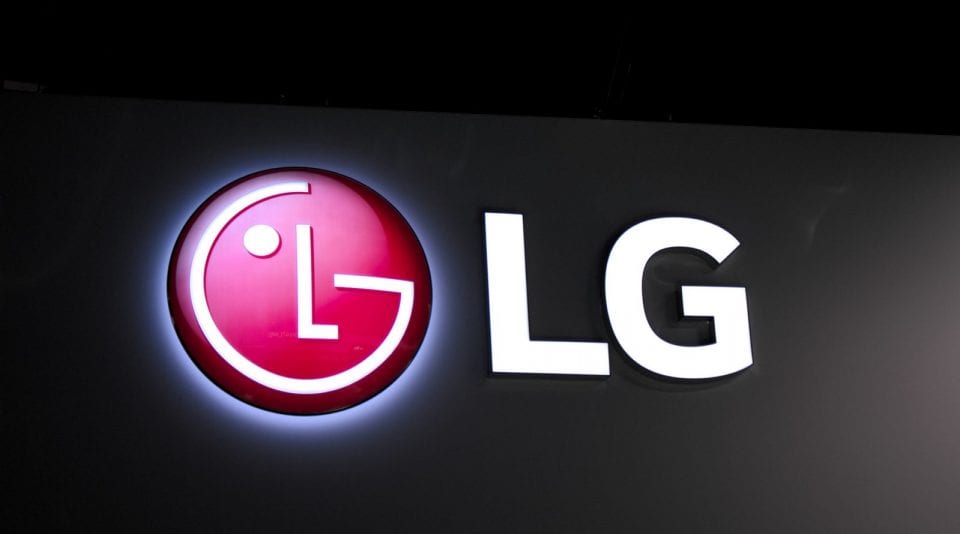 LG preparara il suo smartphone pieghevole: avrà due schermi?