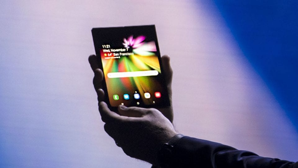Galaxy F: il 20 Febbraio ci sarà anche il primo smartphone flessibile di Samsung