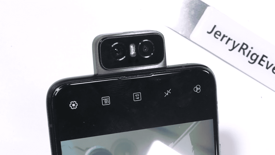Asus Zenfone 6: quanto è resistente la Flip Camera?