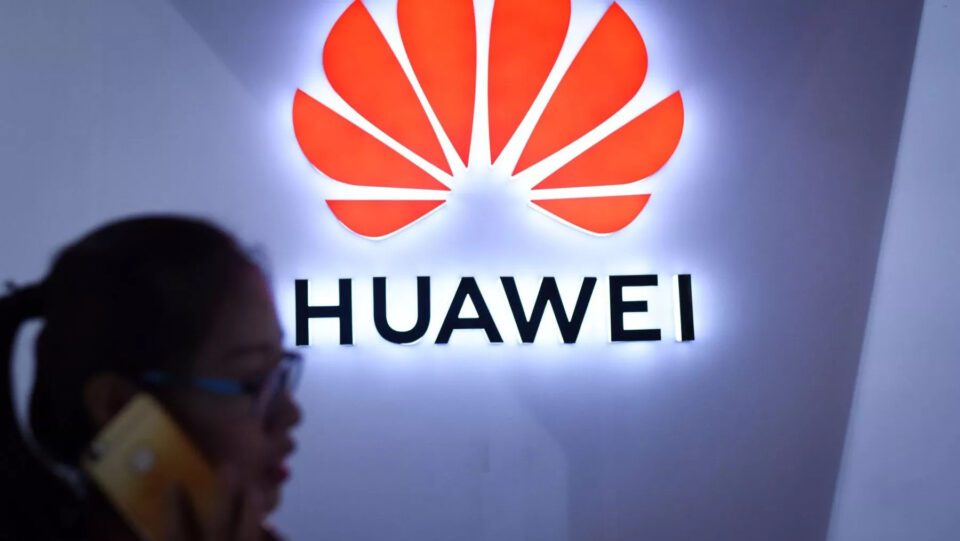 Effetto Covid: calo di vendite in Cina ma Huawei resiste