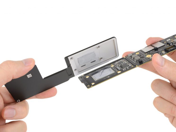 Ifixit mette a confronto i MacBook con chip M1 con i modelli Intel