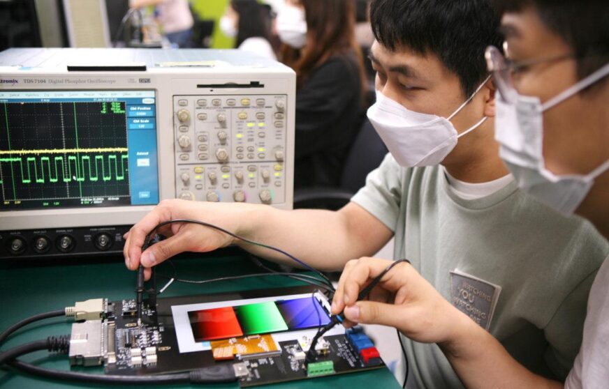 iPhone 13: entro metà 2021 Samsung pronta a produrre i display a 120 Hz