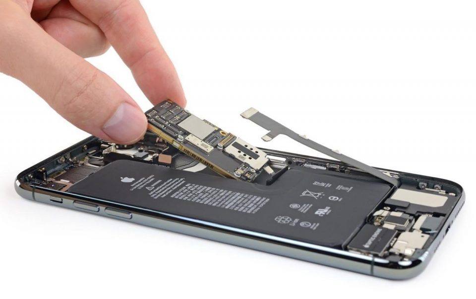 iPhone 13: componenti interni più piccoli per far posto alla batteria