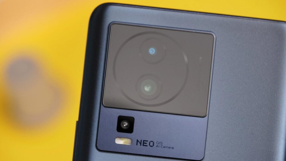 iQOO Neo7 SE: fotocamera principale con OIS